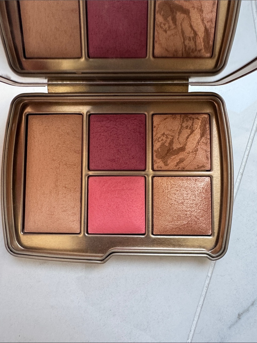 Hourglass Ambient Pallet
